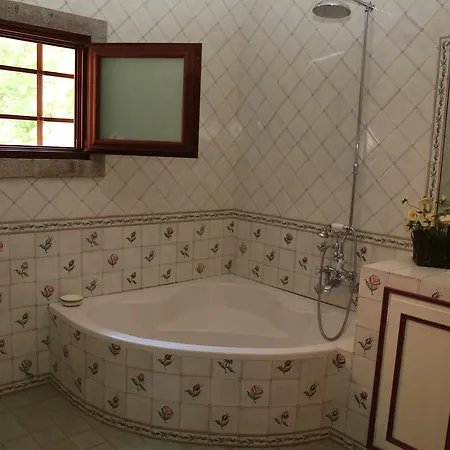 Quinta Das Carpas Bed & Breakfast *